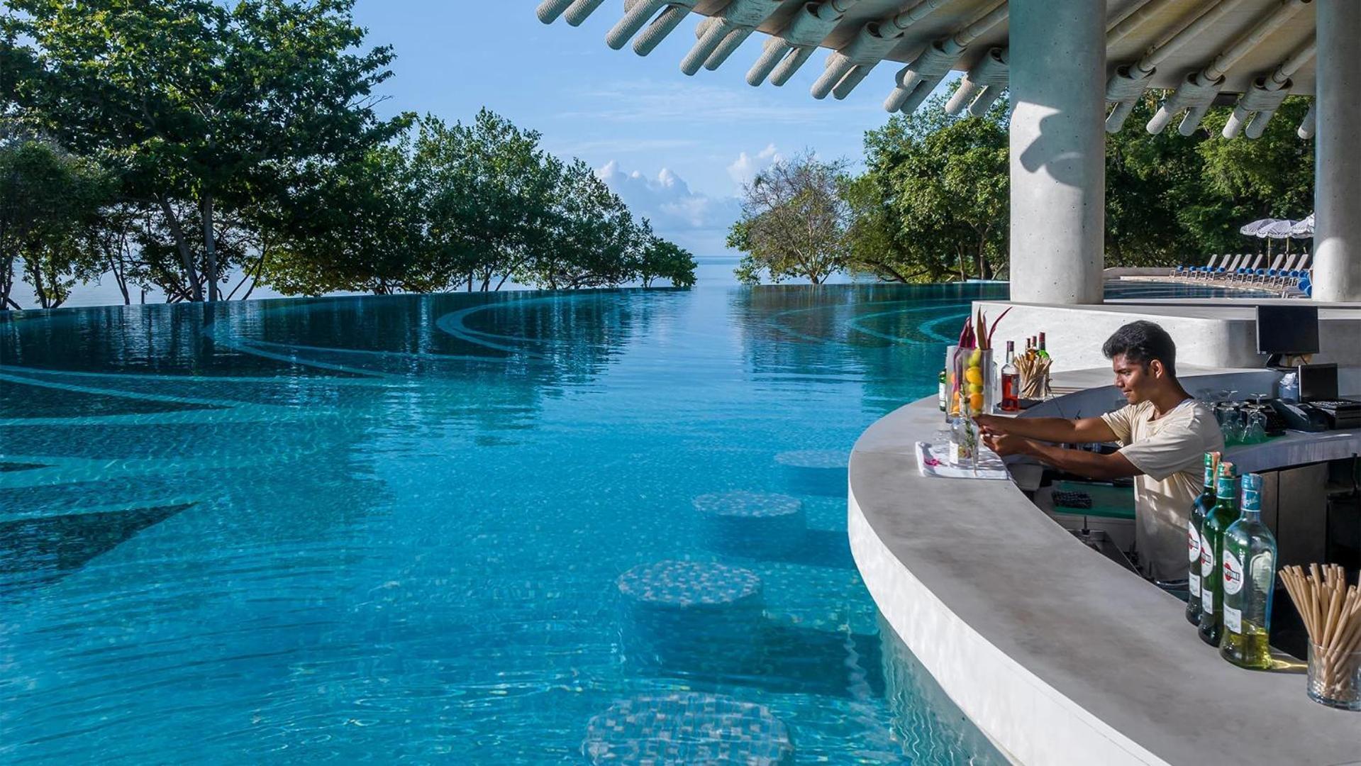 아일랜드 이스케이프 바이 부라사리  호텔 푸껫 외부 사진 The Pool Bar