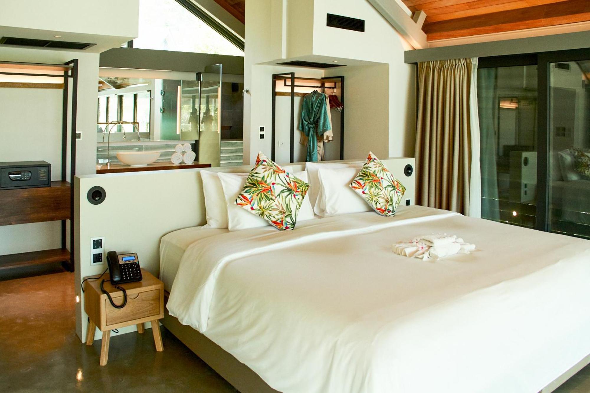 아일랜드 이스케이프 바이 부라사리  호텔 푸껫 외부 사진 A bedroom at the resort